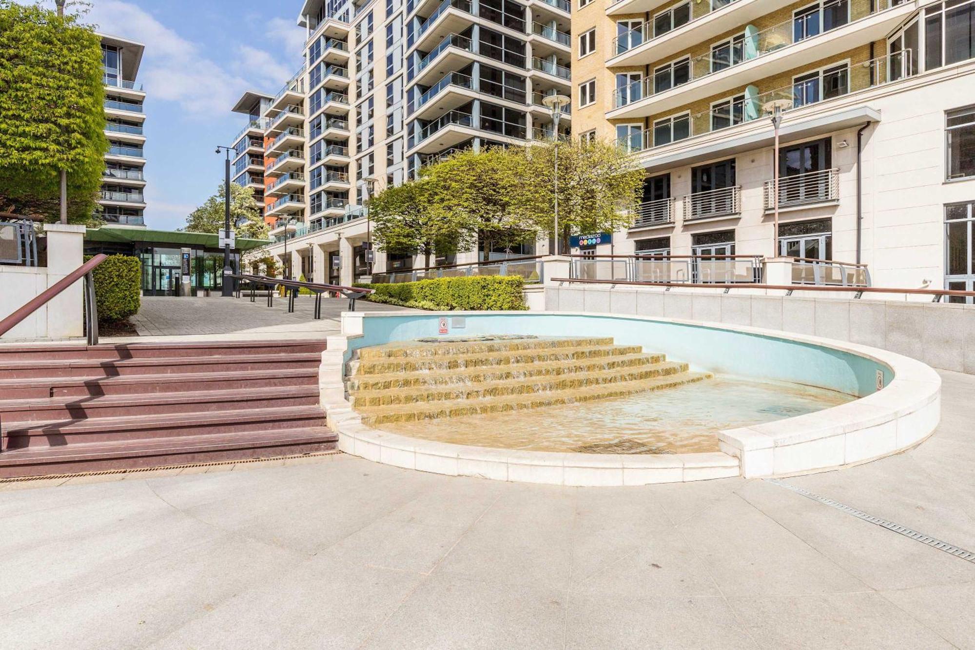 Italian Elegance In Riverside Battersea Appartamento *