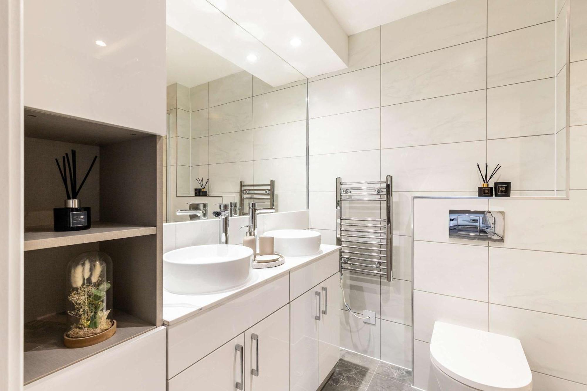 Italian Elegance In Riverside Battersea *