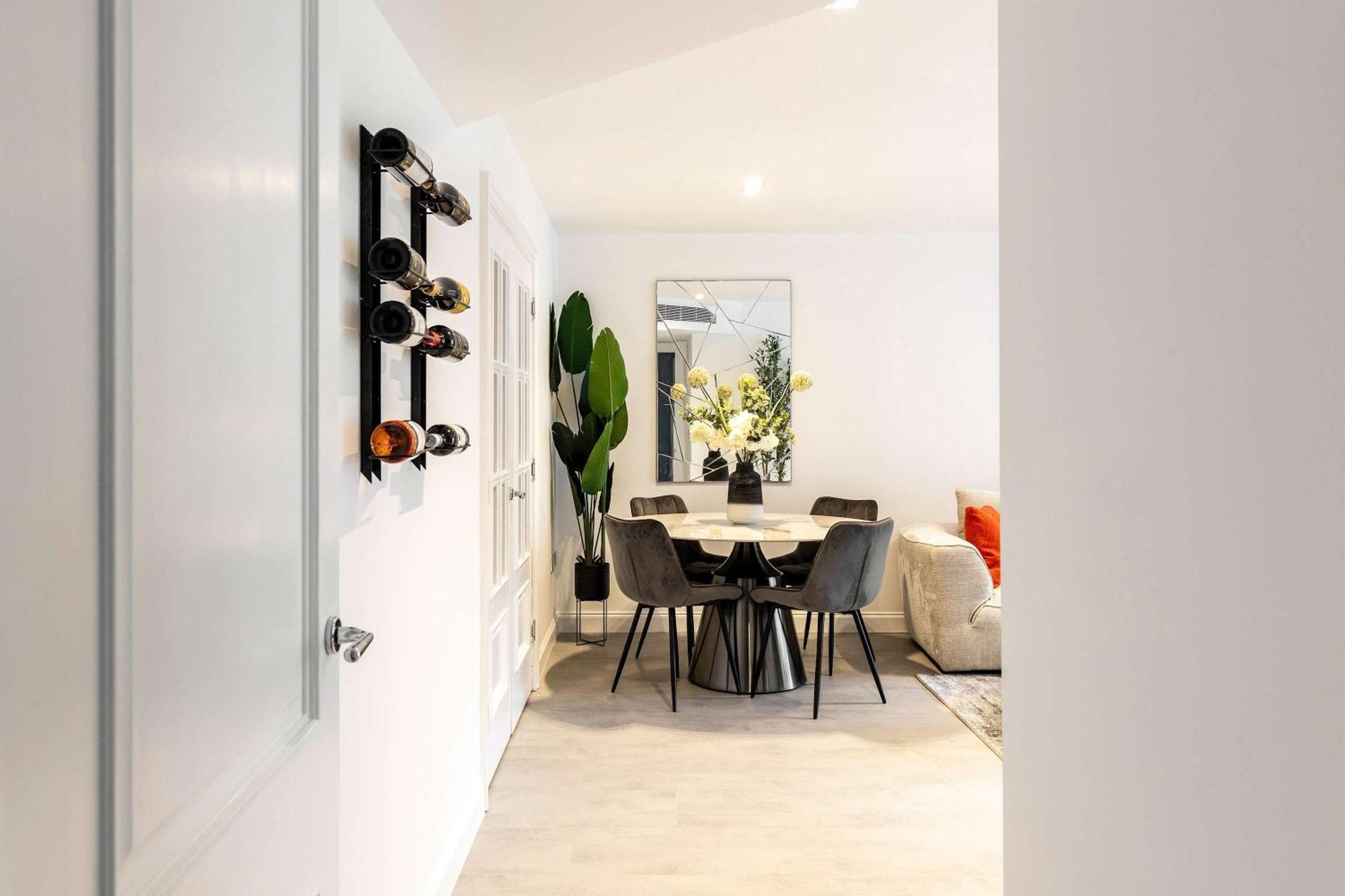 Italian Elegance In Riverside Battersea *