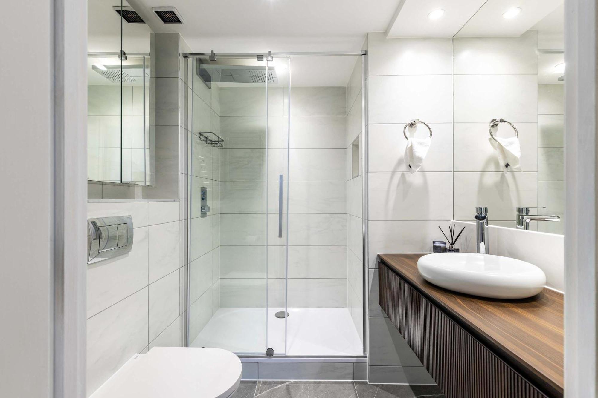 Italian Elegance In Riverside Battersea Appartamento
