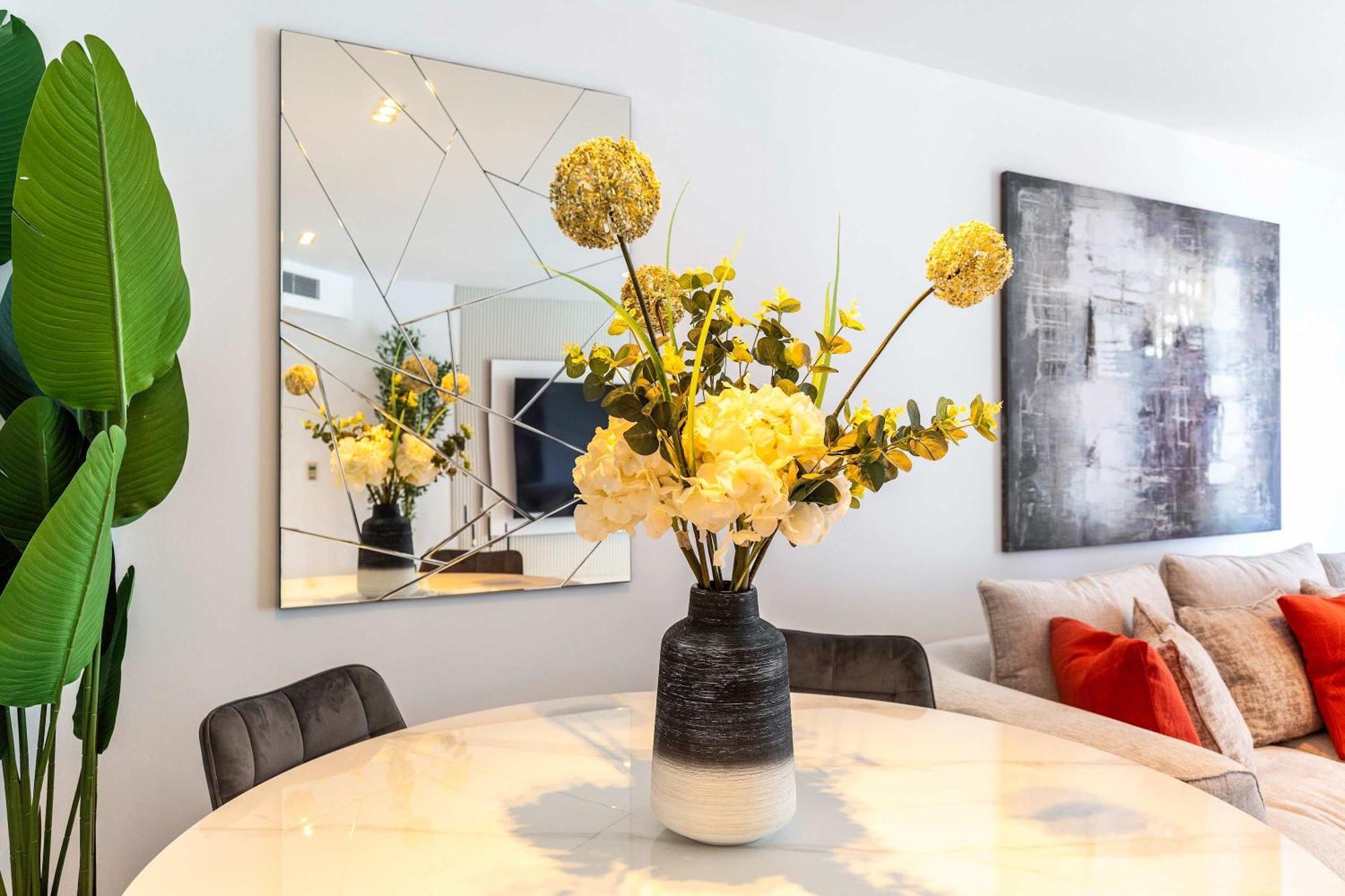 Italian Elegance In Riverside Battersea Londra