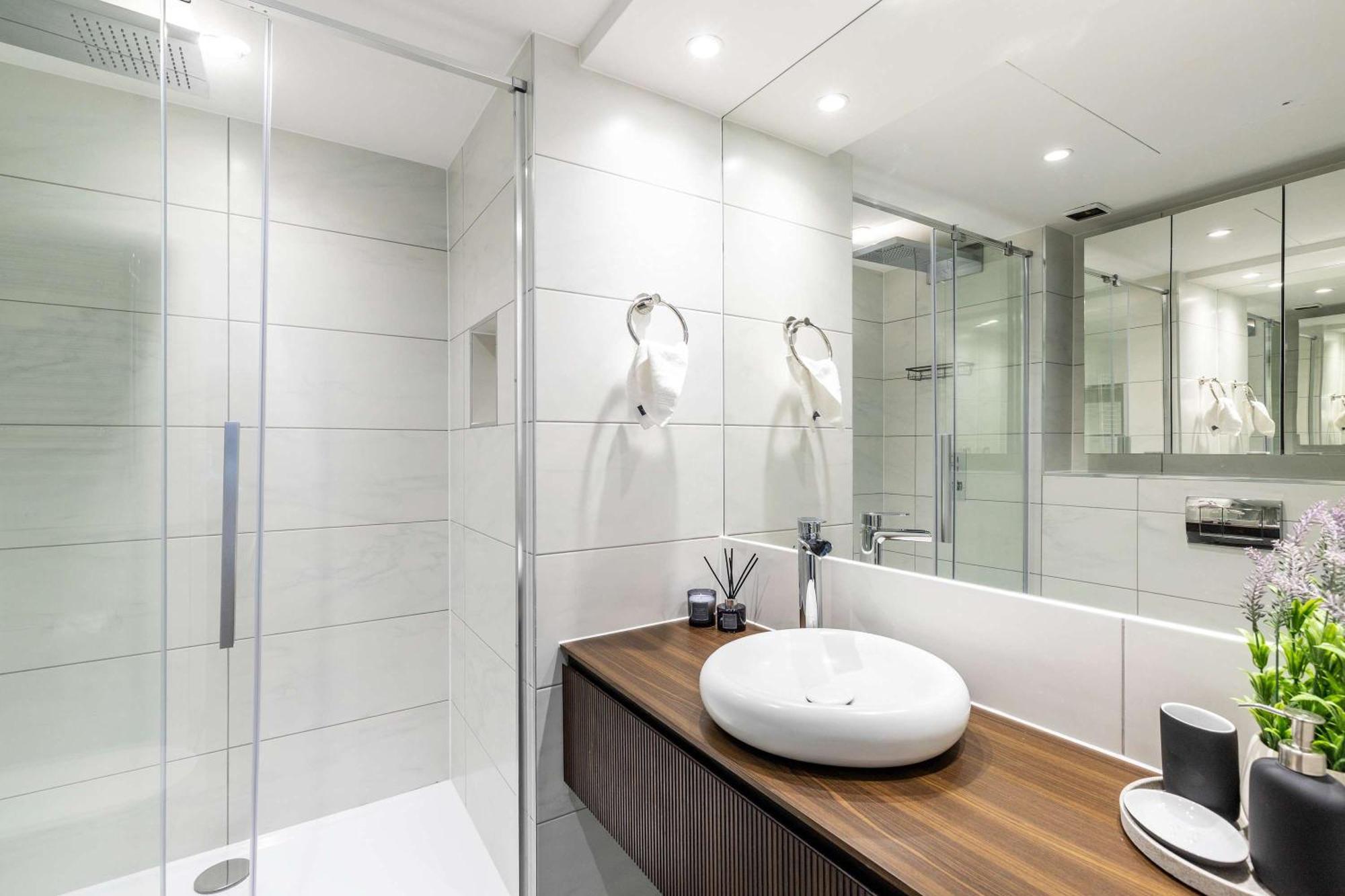 Italian Elegance In Riverside Battersea Appartamento Londra