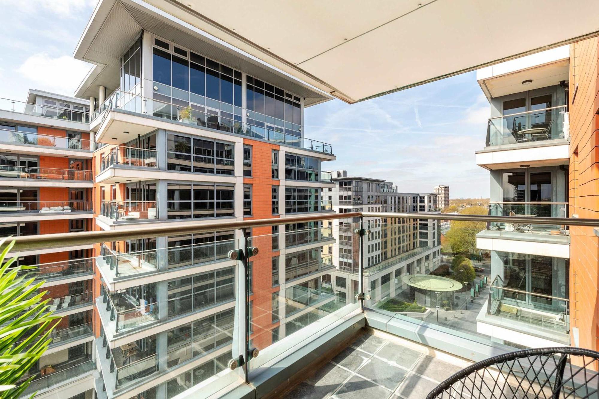 Italian Elegance In Riverside Battersea * Londra