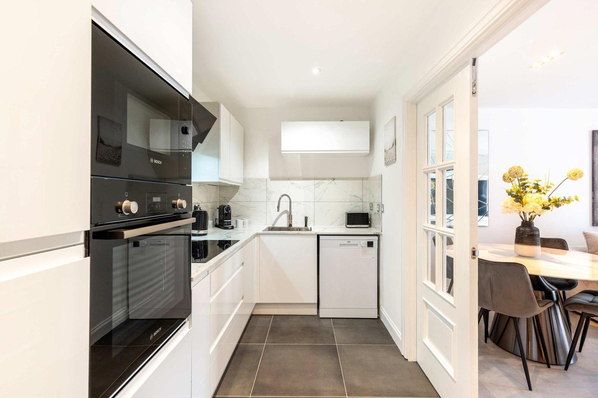 Italian Elegance In Riverside Battersea Appartamento Londra
