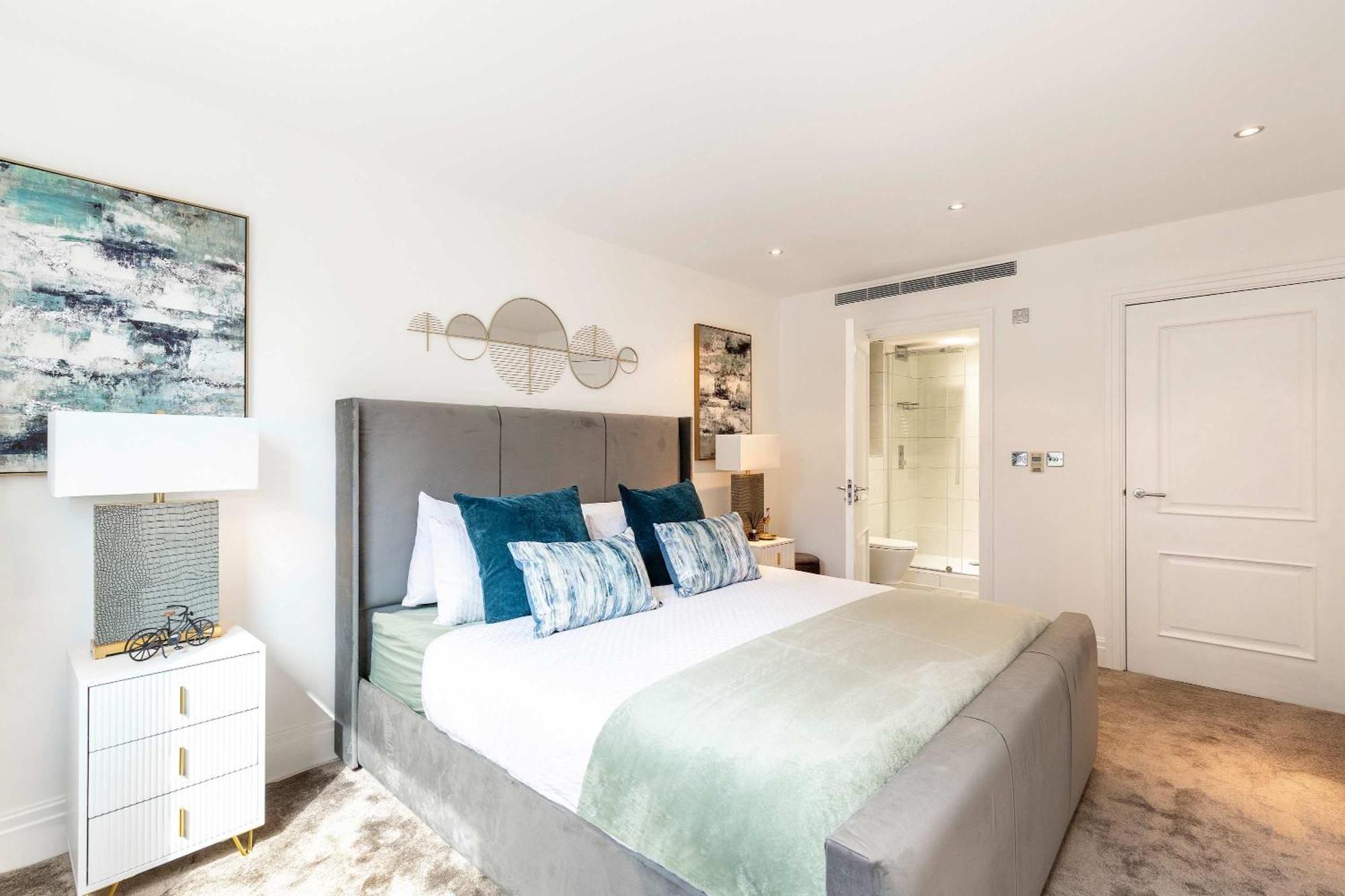 Italian Elegance In Riverside Battersea Londra